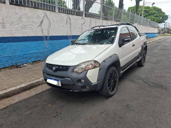 FIAT STRADA 1.8 MPI ADVENTURE CD 16V FLEX 3P MANUAL FIAT STRADA 1.8 MPI ADVENTURE CD 16V FLEX 3P MANUAL